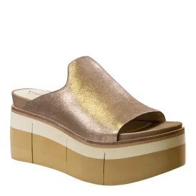 FLOW in GOLD Platform Sandals
