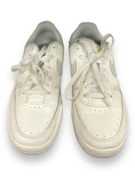 Shoes Athletic By Nike In White, Size: 8