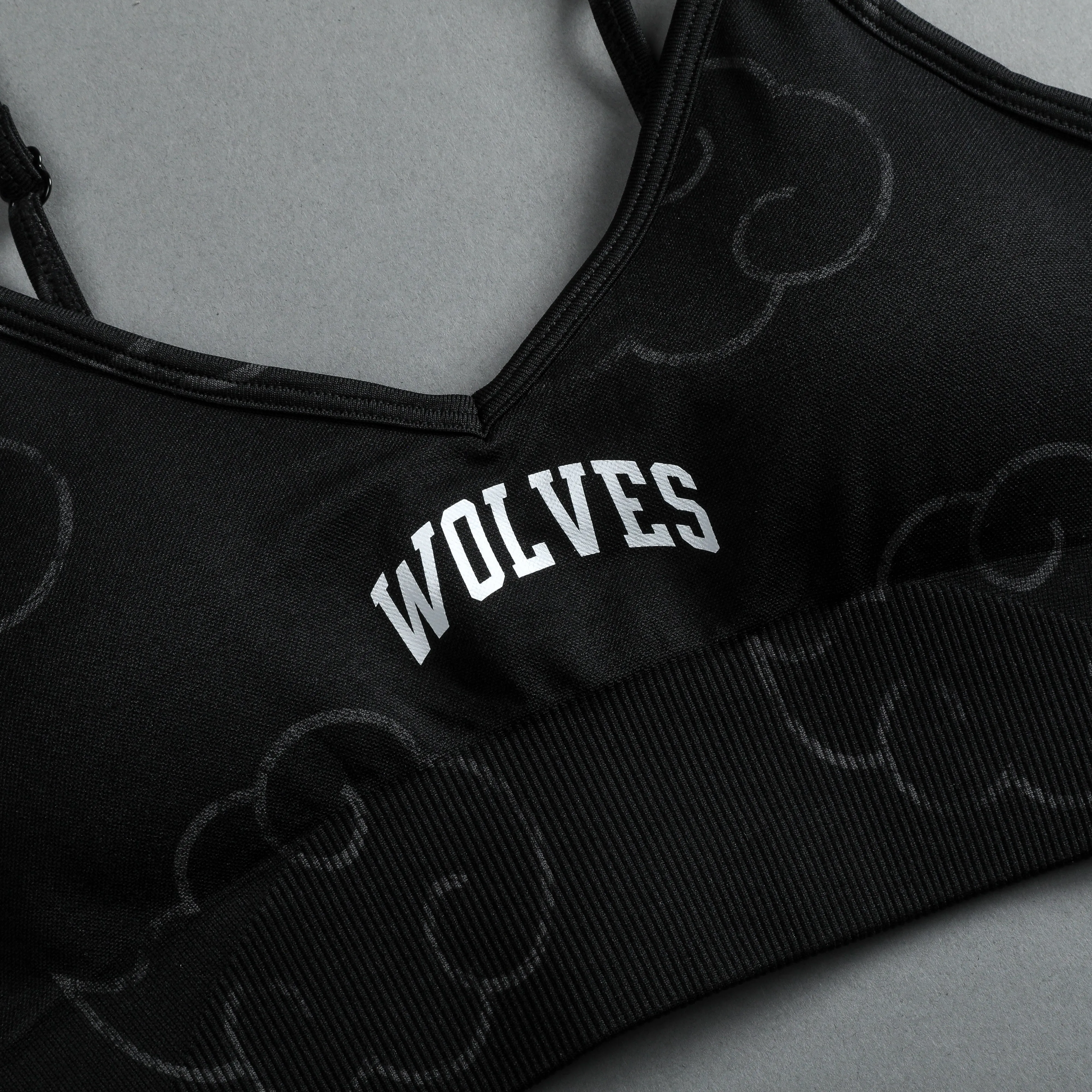 Wolf Cloud Loyalty "Everson Seamless" Sports Bra in Black